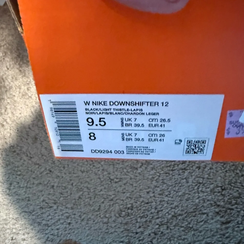 Nike Downshifter 12 in Black and Light Thistle - Picture 2 of 2